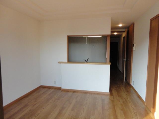 ガーデンヒルズNAKAYAMA壱番館106号室 リビング