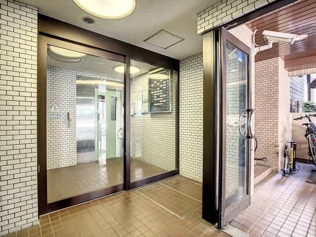 ライオンズマンション市谷薬王寺11階 エントランス