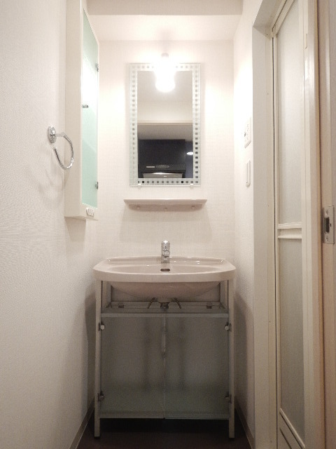 グランド・ガーラ銀座10階 スペースが確保できる洗面所です