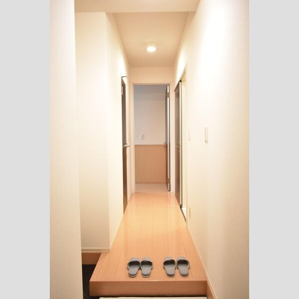 ウィスタリア　G 玄関