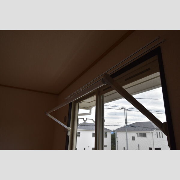 ストーク弐分方 室内物干し(バルコニー側洋室に設置済み)