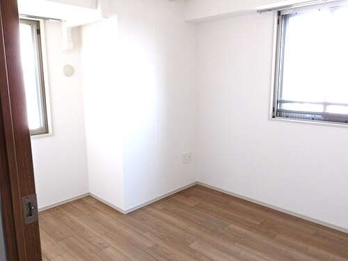 ライオンズ武蔵浦和ブライトフォート7階 2面採光の洋室約5.5畳　※2025年10月撮影