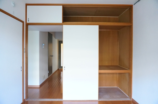 グランプラス 洋室１　収納　※現況優先