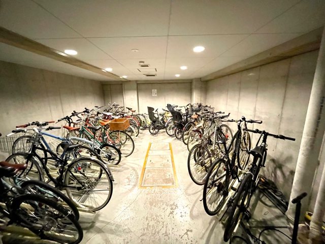 レジディア三軒茶屋Ⅱ1階 駐輪場