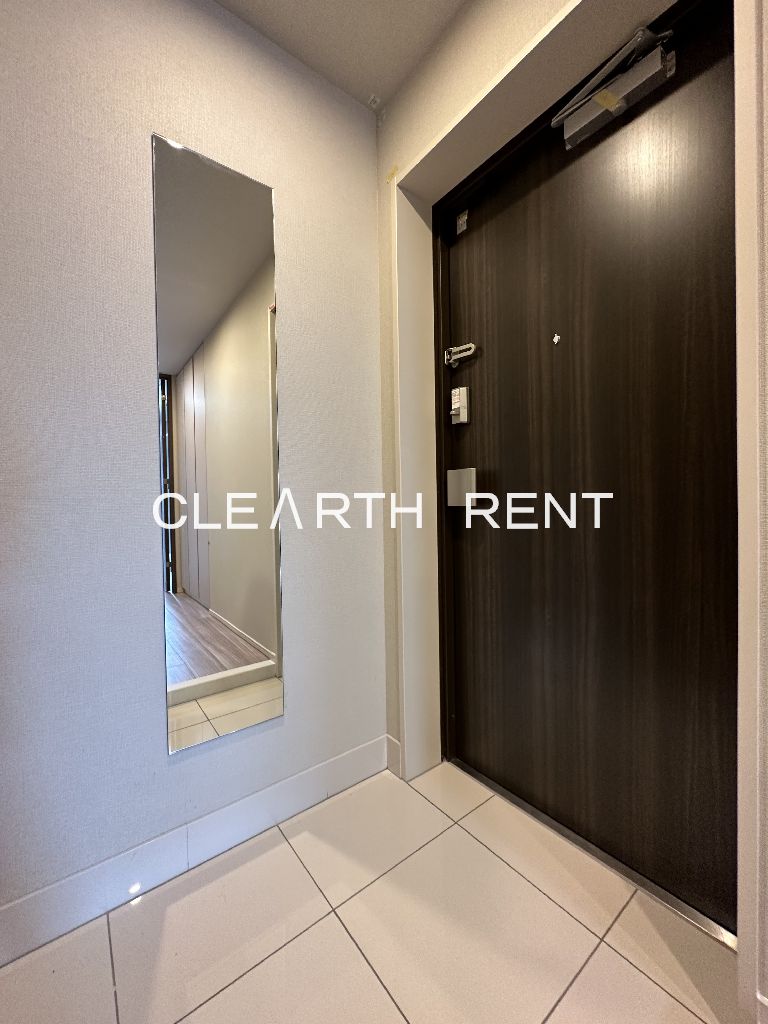 コンシェリア目黒本町 ＴＨＥ ＲＥＳＩＤＥＮＣＥ3階 タイル張りの玄関/姿見ミラー付き