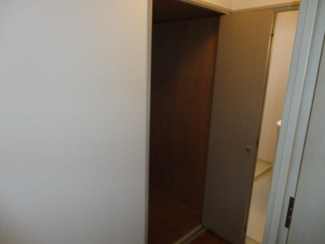 パールハイム20102号室 階段下収納