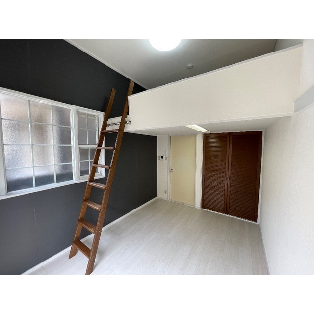 クレセントハイツ星の宮103号室 リビング