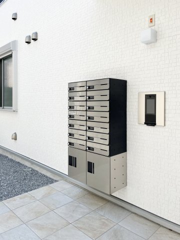 Claudia Takenotsuka／クラウディアタケノツカ クラウディアタケノツカ