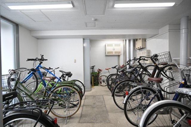 スカイコート浅草国際通り10階 駐輪場