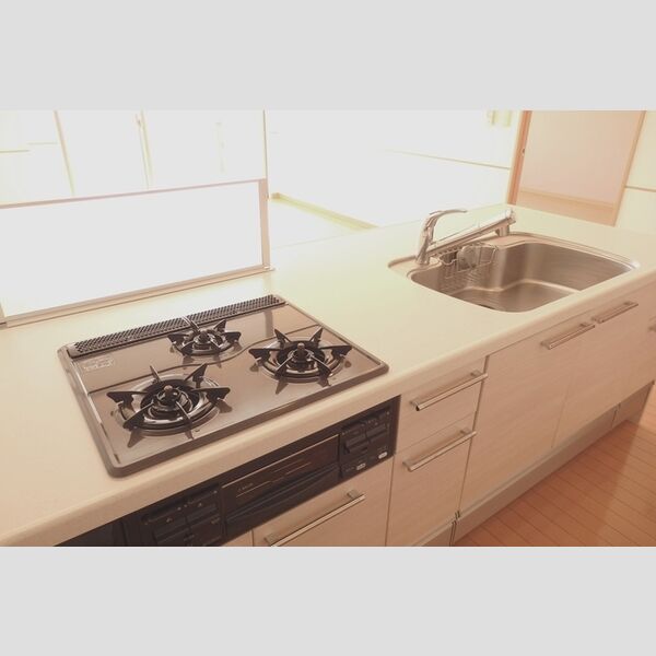 ロイヤルパークスシーサー0905号室 システムキッチン