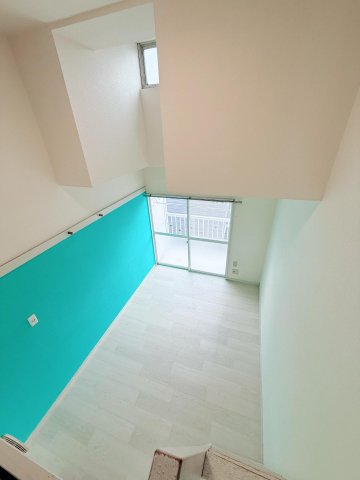 パレス井土ヶ谷 ロフトから見たリビングです。