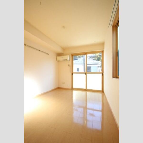 ヴィラロッソ 205洋室