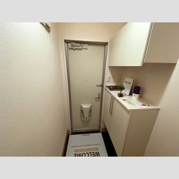 アールグレイ　B201号室 玄関