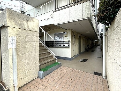 メゾンパール豊玉2階 エントランス外観　※前回募集時2023年8月撮影