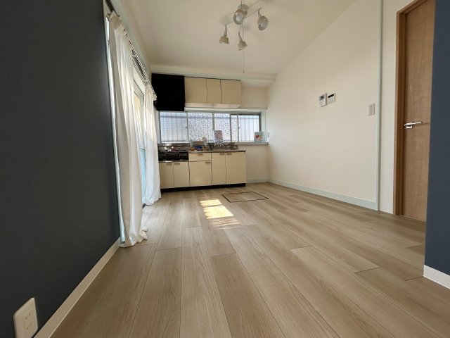 空色のアンソレイユ ♪ネイビーブルーのアクセントクロスがオシャレ♪