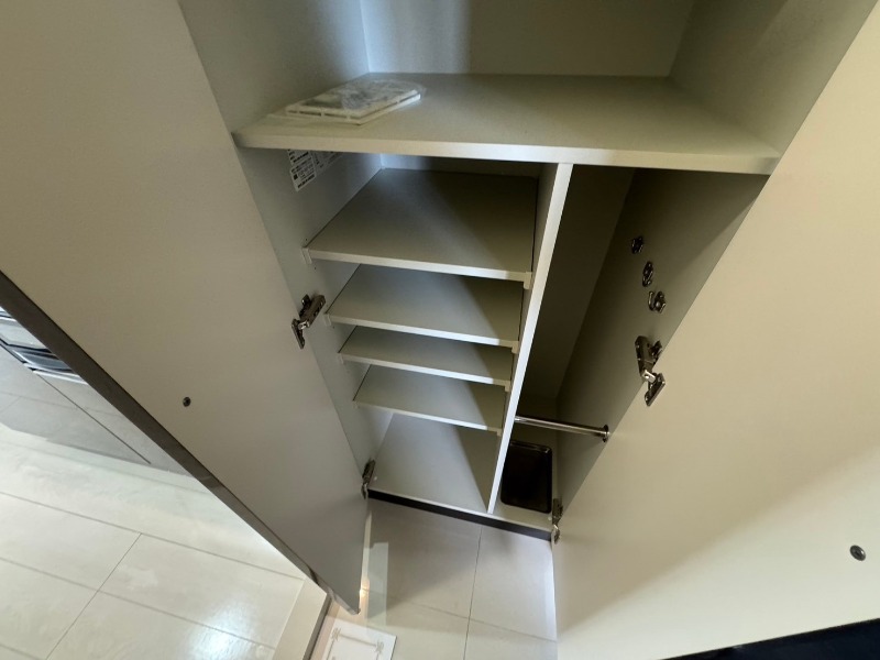 Le'a横濱ポートサイド10階 下足入れ