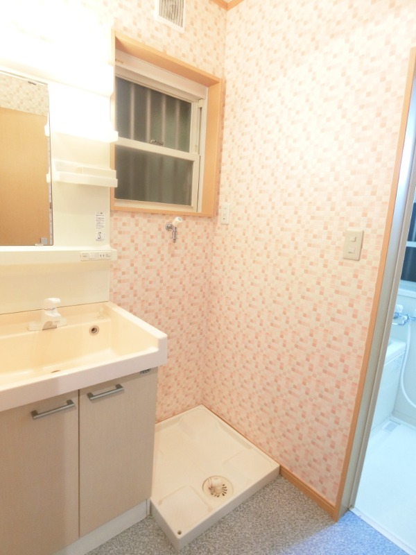 アバンテ大和田 洗面所の窓は換気が楽です