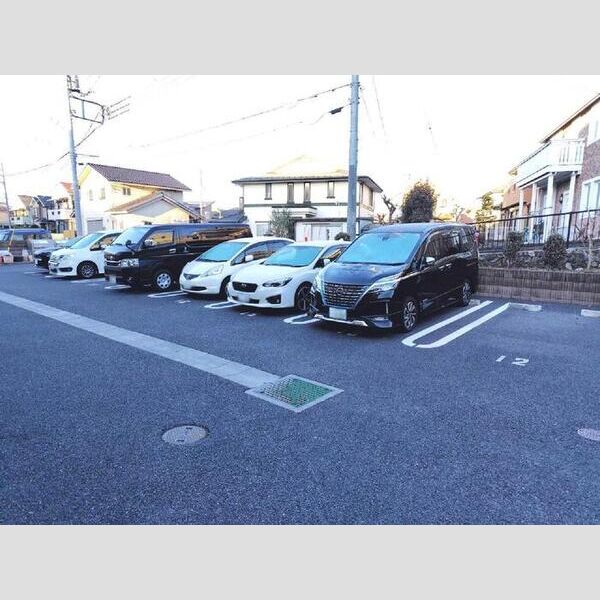 Kーコーポ 駐車場