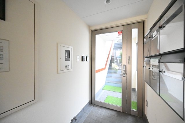 ハイツ若草2階 エントランス