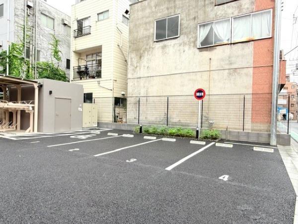 アジールコート町屋4階 駐車場