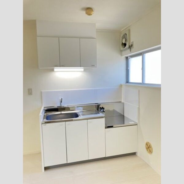 エステートピア202号室 退去前につき、前回募集時のお写真です。