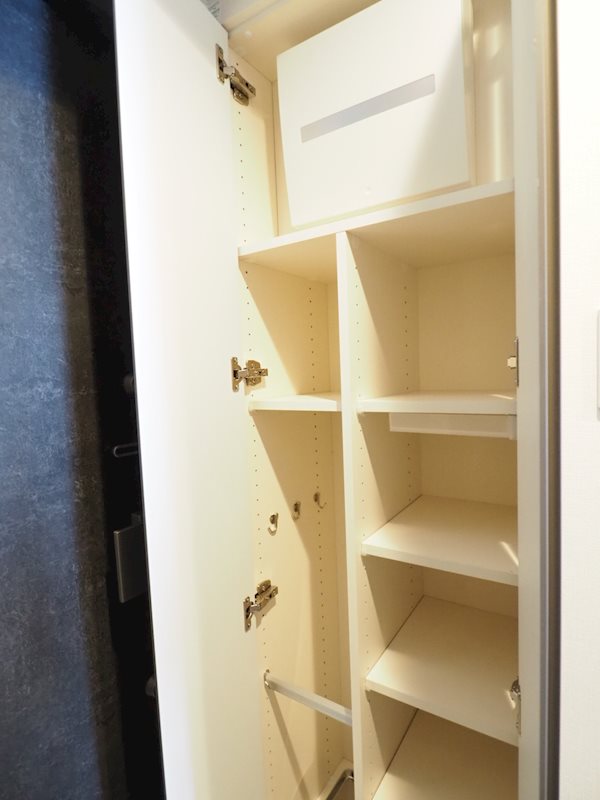 ドゥーエ日暮里2階 収納