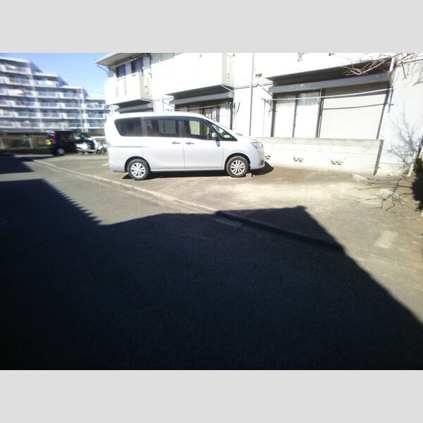 ハイメゾン桜ヶ丘 駐車場