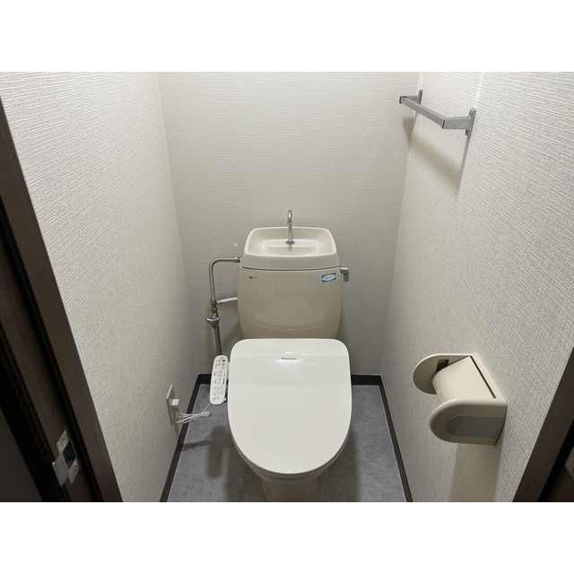 グランデュール瀬戸岡103号室 内観