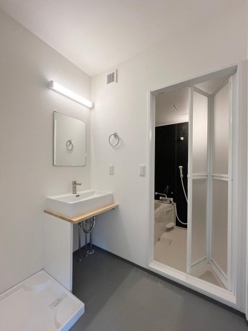 六実ベース シンプルで飽きのこないデザイン。DIYでカスタマイズも◎