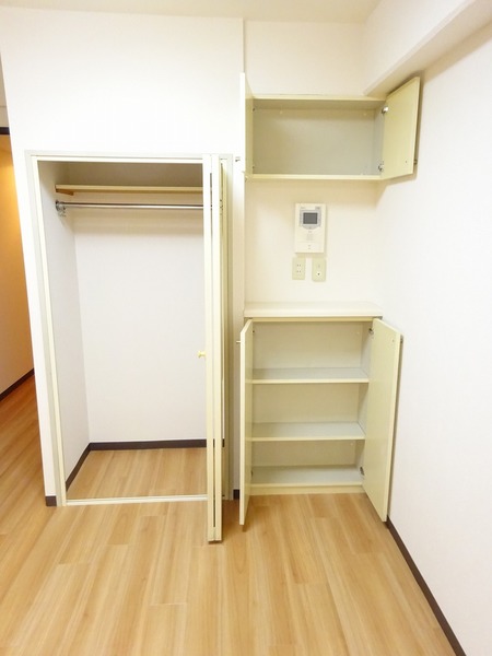 ライオンズプラザ井土ヶ谷壱番館206号室 収納