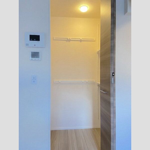 クレール藤沢Ⅱ 奥行きのある収納