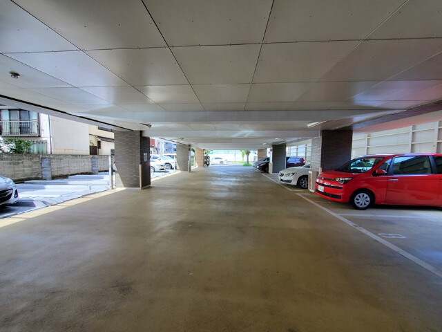 ラ・ヴィラヴェルデ平塚2階 駐車場