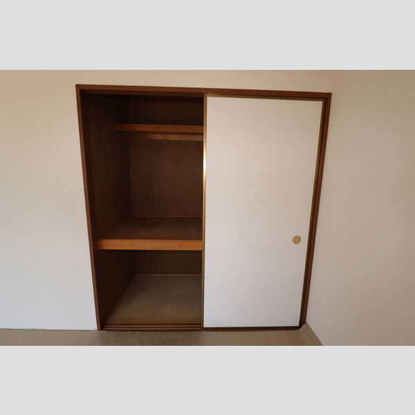 ハーヴェスト本郷 押入