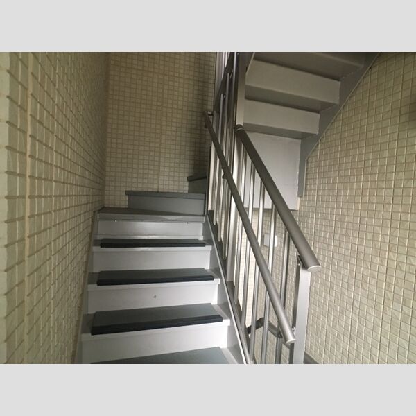 中澤ビル 共用階段です♪