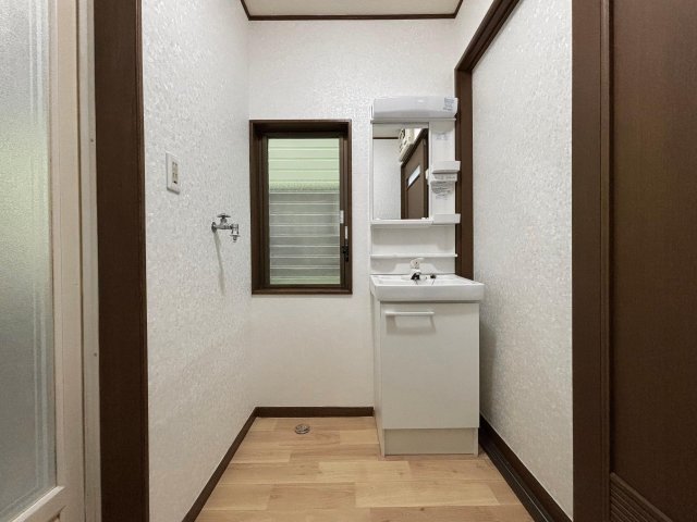 西武池袋線 狭山ヶ丘駅 3階建 築31年 2025年11月、洗面所フルリフォーム済み