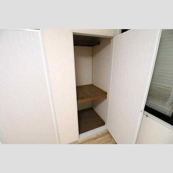 グランメールめぐみ　A101号室 物入れ