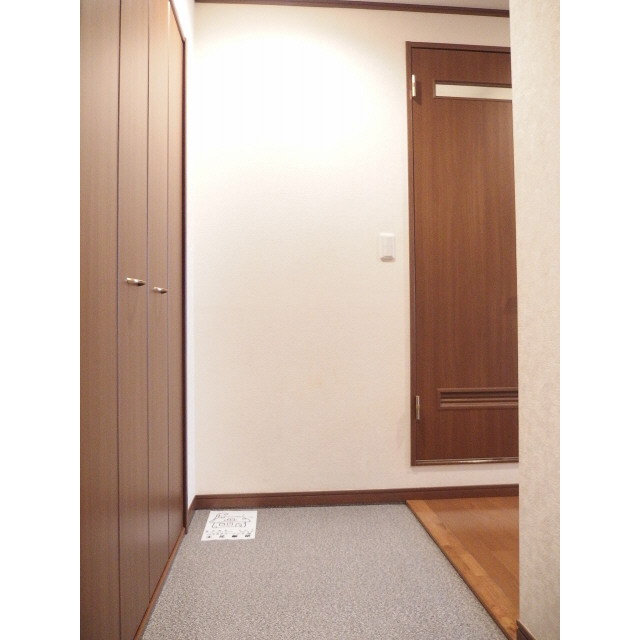 アンプルール PalaceA201号室 玄関