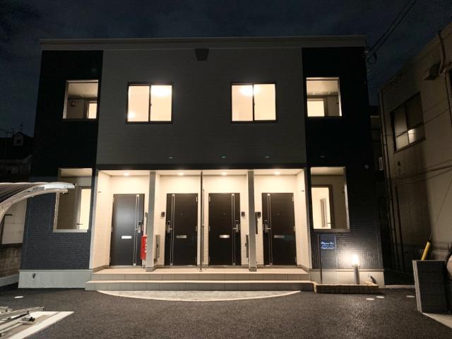 フレグランスリアン 外観写真（夜）