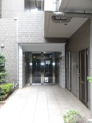 リヴィエルバーグ西大島3階 エントランス外観