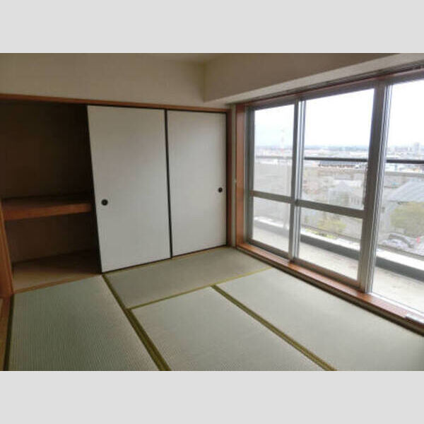 オーシャンビュー壱番館704号室 和室