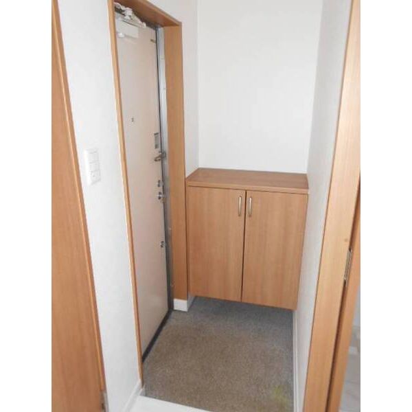 ラフィネ前原0202号室 玄関