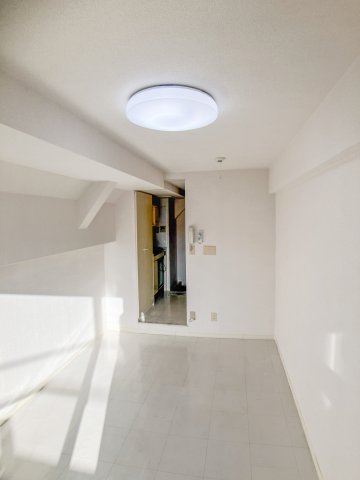 カーイング多摩405号室 その他