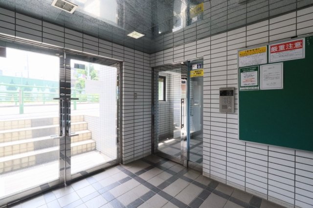 ミリオンコート駒込5階 エントランス