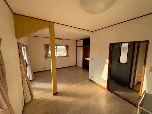 保土ヶ谷区峰岡町戸建 日当たり良し、眺望良しの2階洋室10.5帖