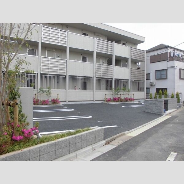 メゾンルミエール 駐車場