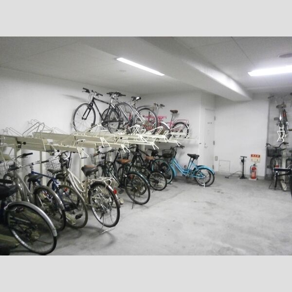 カスタリア北上野1004号室 駐輪場