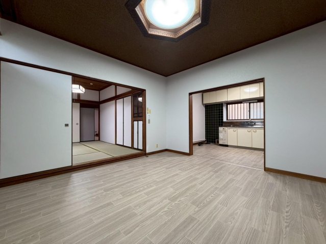 千葉市若葉区大宮台 千葉駅 ファミリー向け広庭宅 リビング