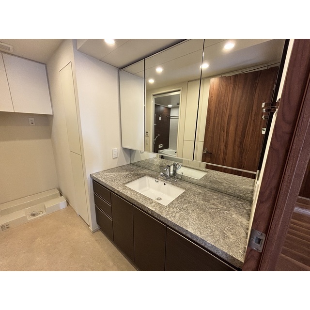 ザ・パークハウス西新宿タワー６０13階 同建物別部屋の参考画像