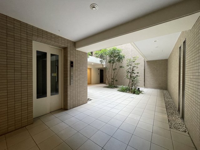 ガーデン萩中112号室 ロビー