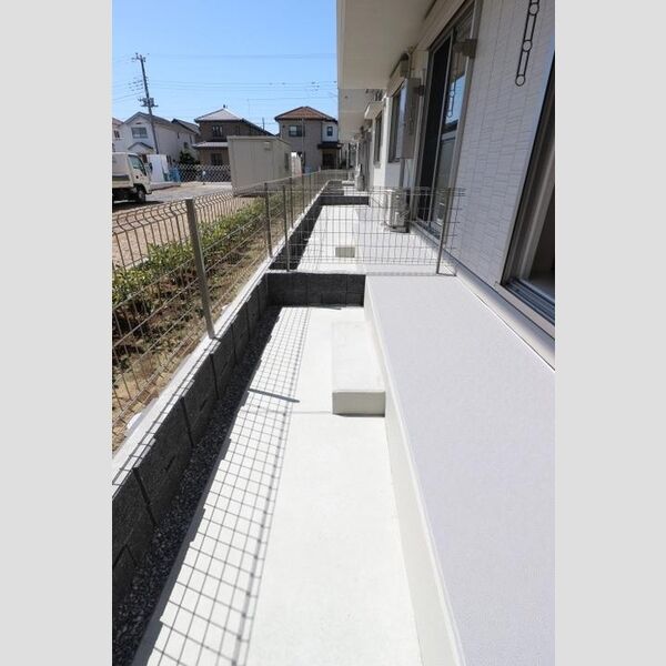 グランレジェイド101号室 専用テラス